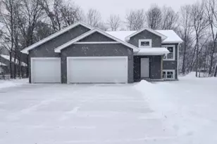 927 Wagner Rd, Menomonie, WI 54751 - Photo 1