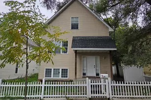 925 Marion St, Saint Paul, MN 55117 - Photo 1