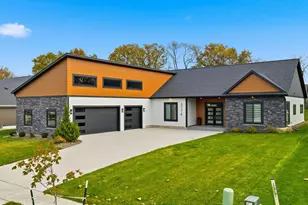 3174 Yellow Rose Ln SW, Rochester, MN 55902 - Photo 2