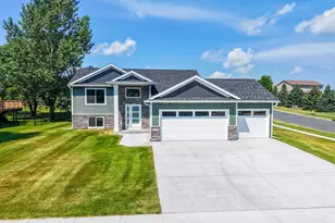 809 5th Ave NW, Dodge Center, MN 55927 - Photo 1