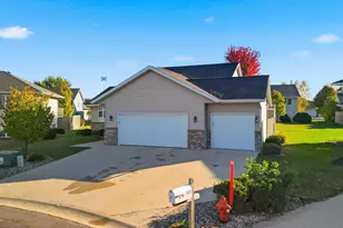 113 Bunker Ct, Mankato, MN 56001 - Photo 2