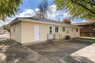 313 Glenn Rd, Albert Lea, MN 56007 - Photo 10