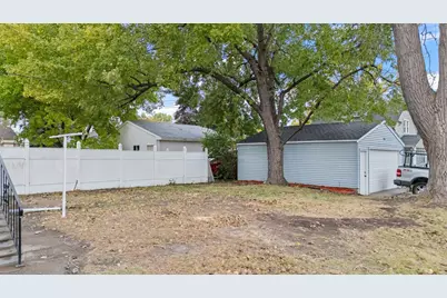 687 Lexington Parkway N, Saint Paul, MN 55104 - Photo 2