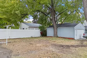 687 Lexington Pkwy N, Saint Paul, MN 55104 - Photo 2
