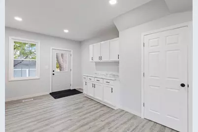 687 Lexington Parkway N, Saint Paul, MN 55104 - Photo 8