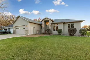 1447 Nottingham Dr, Owatonna, MN 55060 - Photo 2