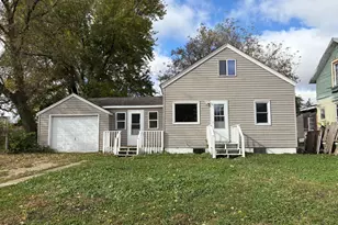 211 Clinton St, Austin, MN 55912 - Photo 1