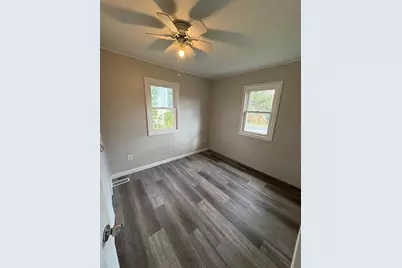 211 Clinton Street, Austin, MN 55912 - Photo 6