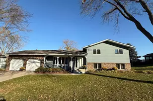 105 N Circle Dr, Montgomery, MN 56069 - Photo 2