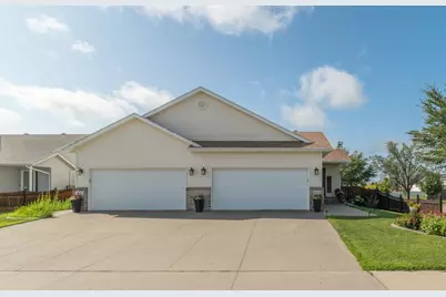 1105 37th Avenue S, Moorhead, MN 56560 - Photo 4