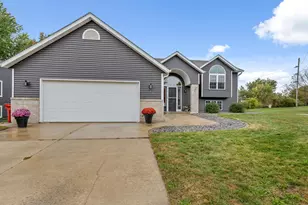 300 7th St SW, Plainview, MN 55964 - Photo 6