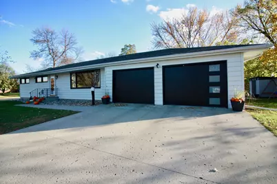 313 9th Avenue S, Wahpeton,  58075 - Photo 1