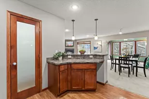 551 Stonewood Ln, Burnsville, MN 55306 - Photo 14