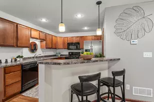 551 Stonewood Ln, Burnsville, MN 55306 - Photo 10