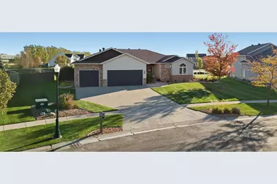 4704 Woodhaven Street S, Fargo, ND 58104 - Photo 2