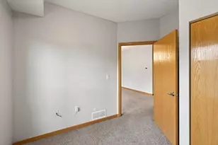 820 Emerald St, Saint Paul, MN 55114 - Photo 26