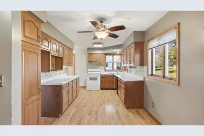 309 E Iowa Street, Elmore, MN 56027 - Photo 10