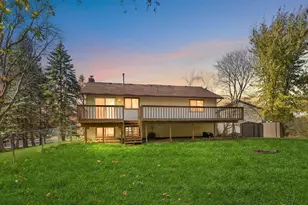 6816 Stratford Ct, Woodbury, MN 55125 - Photo 2