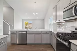 1628 Denali Dr, Shakopee, MN 55379 - Photo 2