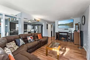 2130 Douglas Dr N, Golden Valley, MN 55422 - Photo 12