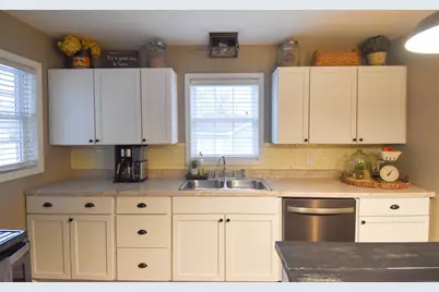 1009 Knight Avenue N, Thief River Falls, MN 56701 - Photo 8