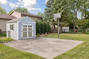 2404 Helena Ave N, Oakdale, MN 55128 - Photo 34