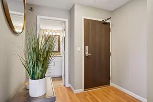 78 10th Street E, Saint Paul, MN 55101 - Photo 2