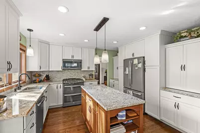 1110 Hollybrook Drive, Wayzata, MN 55391 - Photo 6