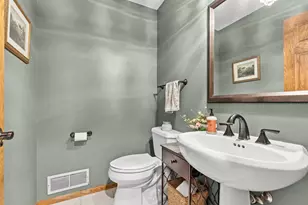 1110 Hollybrook Dr, Wayzata, MN 55391 - Photo 20