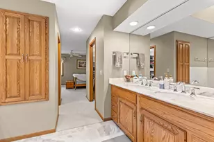 1110 Hollybrook Dr, Wayzata, MN 55391 - Photo 24