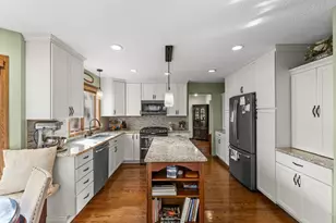 1110 Hollybrook Dr, Wayzata, MN 55391 - Photo 4