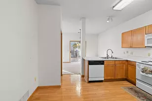 700 Kingfisher Ln, Woodbury, MN 55125 - Photo 6