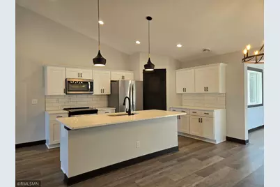 1427 Cullen Street, Saint Peter, MN 56082 - Photo 2