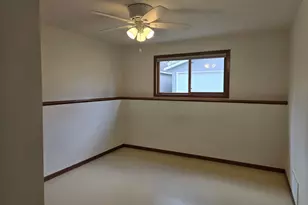 215 Manila Street NE, Willmar, MN 56201 - Photo 16