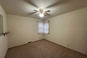 917 N McKenzie St, Luverne, MN 56156 - Photo 12