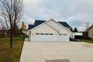 605 Gumtree Street NE, Saint Joseph, MN 56374 - Photo 2