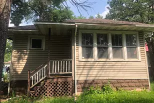 806 Grant Ave, Eveleth, MN 55734 - Photo 1