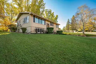 1073 Forest Hills Dr SW, Rochester, MN 55902 - Photo 2