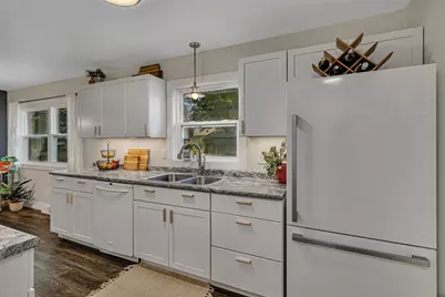 990 Hassan Street SE, Hutchinson, MN 55350 - Photo 10