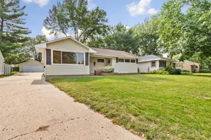 710 Upper Johnson Cir, Saint Peter, MN 56082 - Photo 2