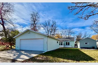 820 Tindolph Avenue S, Thief River Falls, MN 56701 - Photo 4