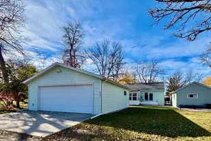 820 Tindolph Ave S, Thief River Falls, MN 56701 - Photo 4