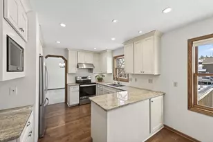 4635 Shenandoah Ln N, Plymouth, MN 55446 - Photo 10