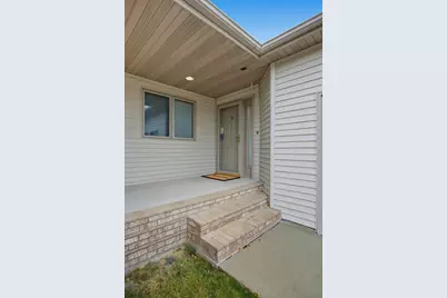 2830 Wheatland Drive S, Fargo,  58103 - Photo 2