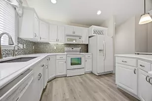 2830 Wheatland Dr S, Fargo,  58103 - Photo 6