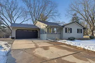 11416 River Hills Dr, Burnsville, MN 55337 - Photo 2