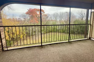 10441 Greenbrier Rd, Minnetonka, MN 55305 - Photo 2