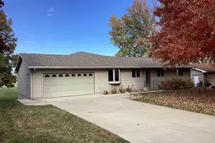 1704 Plainview Ln, Albert Lea, MN 56007 - Photo 2