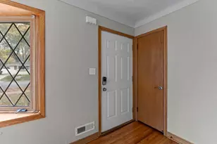 1740 California Ave E, Saint Paul, MN 55106 - Photo 2