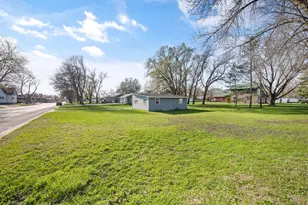105 E Franklin St, Morristown, MN 55052 - Photo 22